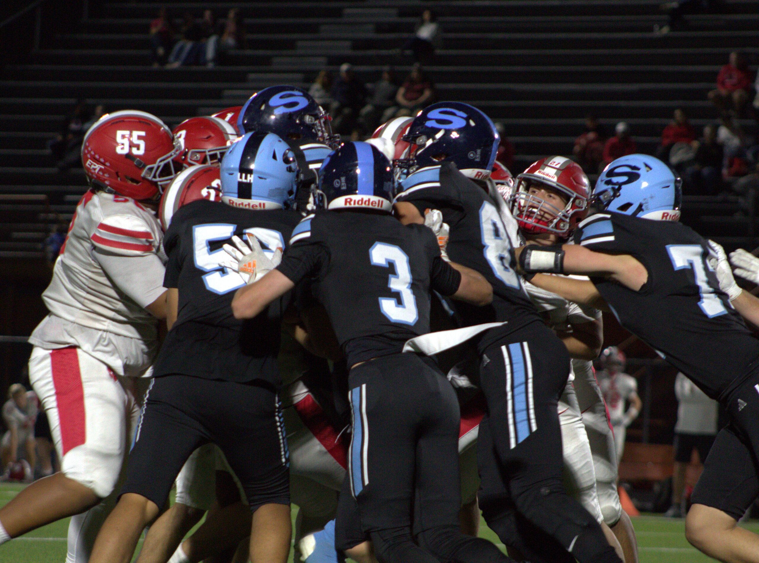 Madison's defense shuts down a running play. | Allan Steele, EastIdahoSports.com.