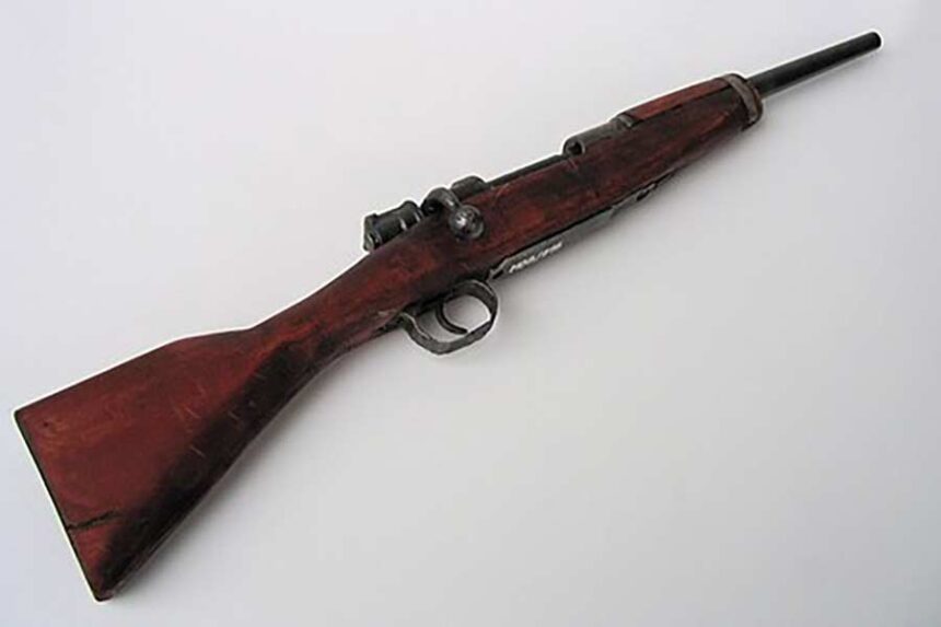 A "sawn-off" Mauser 98. | Courtesy Wikipedia