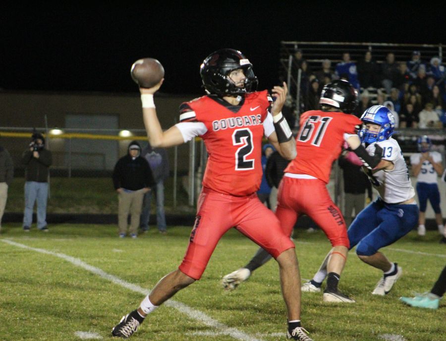 South Fremont quarterback Cy Hill looks to pass during Friday's game. | Allan Steele, EastIdahoSports.com.