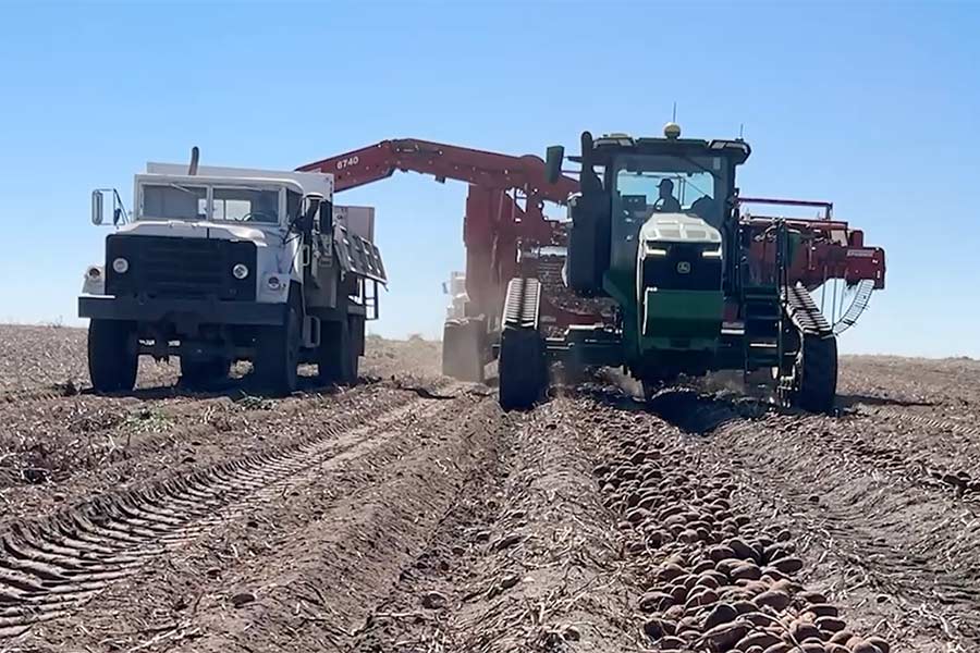 Spud harvest underway in St. Anthony. | Rett Nelson, EastIdahoNews.com