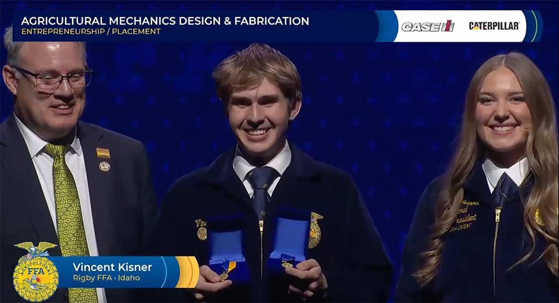 Vincent Kisner, center, receiving his award. His advisor, Lex Godfrey, is standing to his right. | Courtesy Lex Godfrey