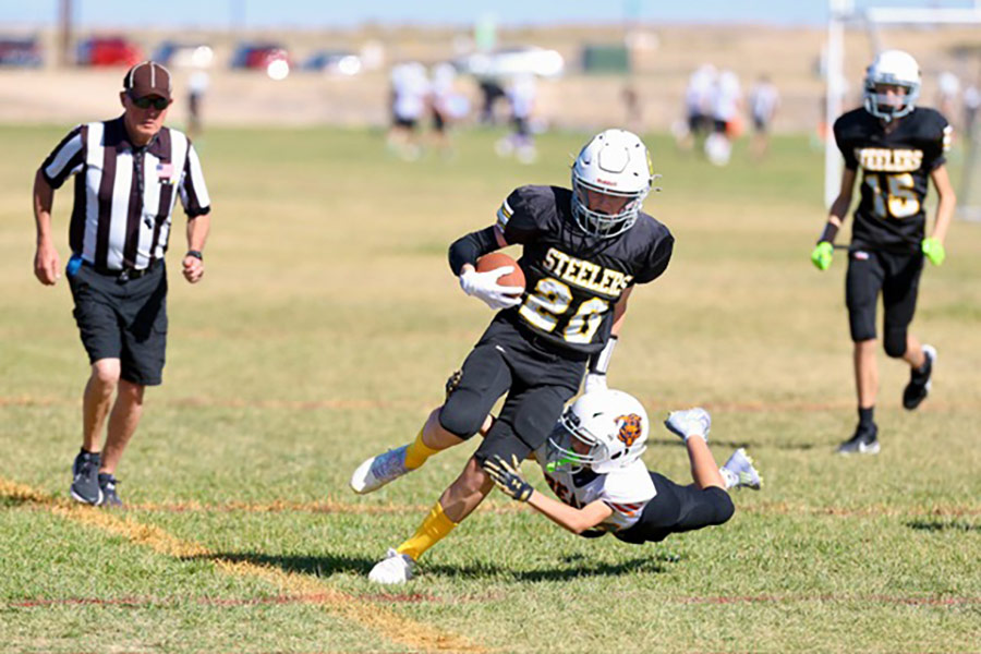 youth football runner