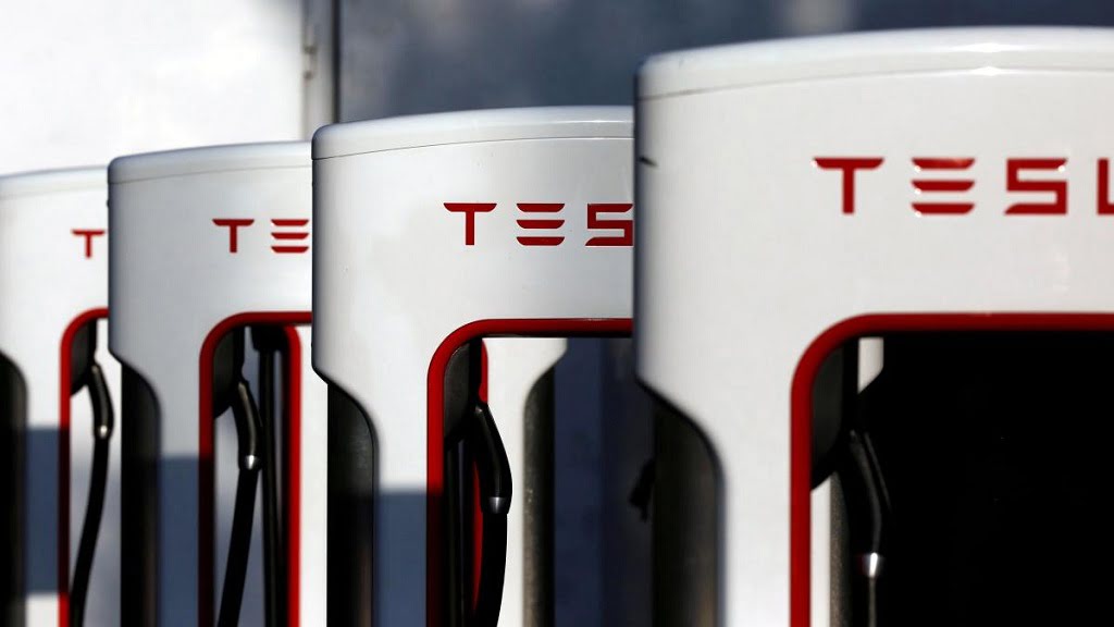 Tesla Prohibits Commercial Drivers From Supercharging Stations