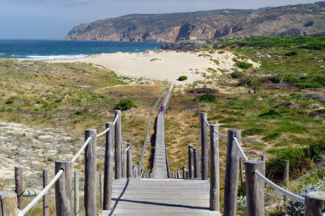 ERICEIRA HOLIDAY STUDIO WITH POOL FRESHLY REMODELED HOLIDAY STUDIO IN GREAT SURFING TOWN AT 30 MIN DRIVE FROM LISBON
