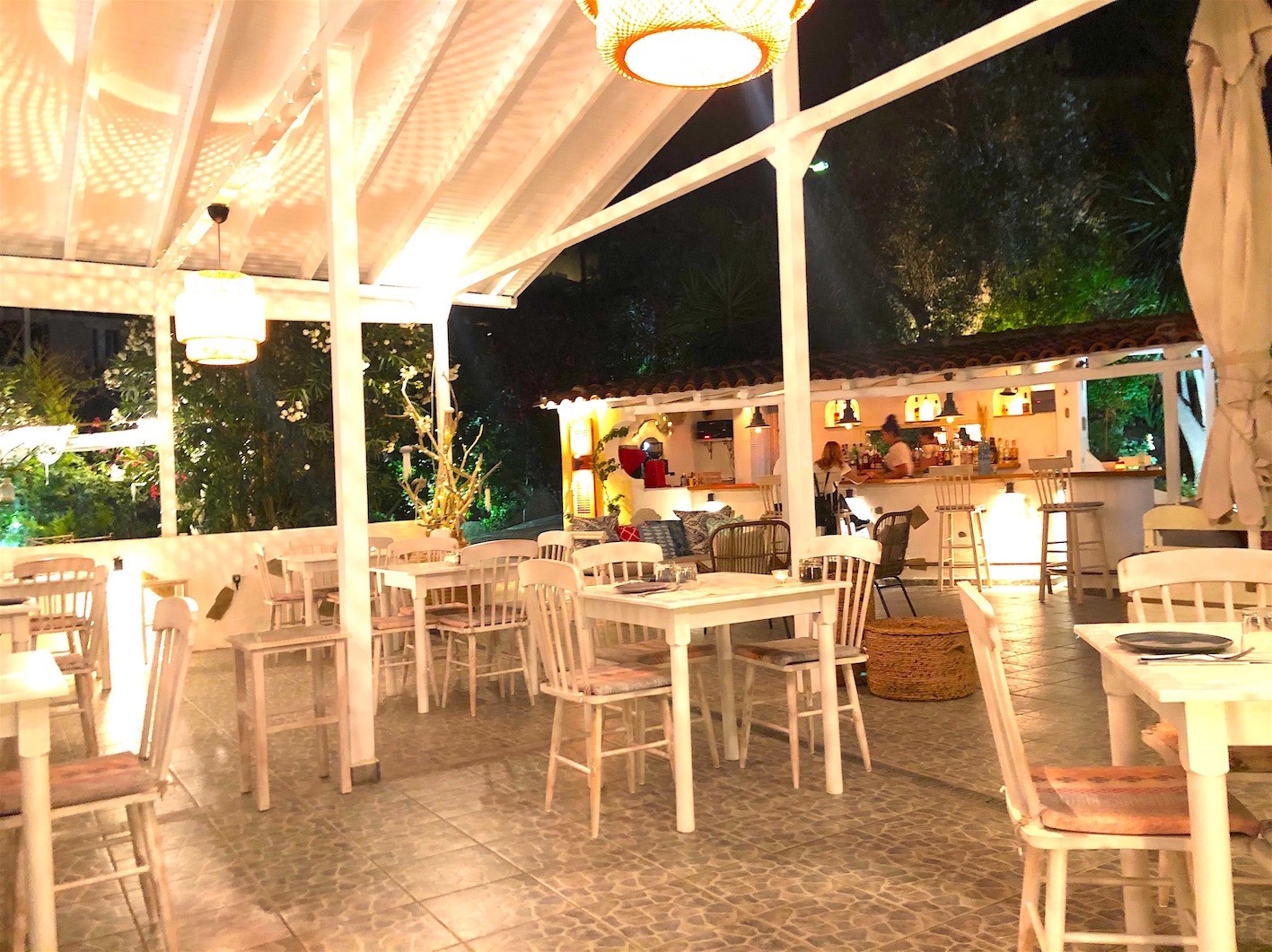 Best Places to Eat on Skiathos Island