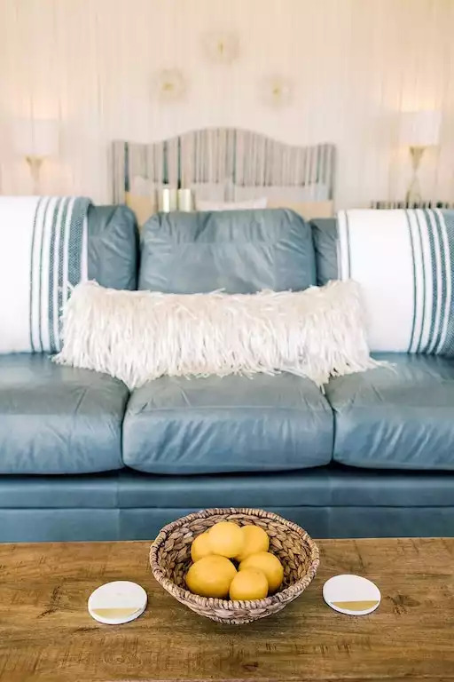 Lofty leather seating for serious cuddle time Lofty leather seating for serious cuddle time - Stay Suite -Vineyard Retreat - Paso Robles