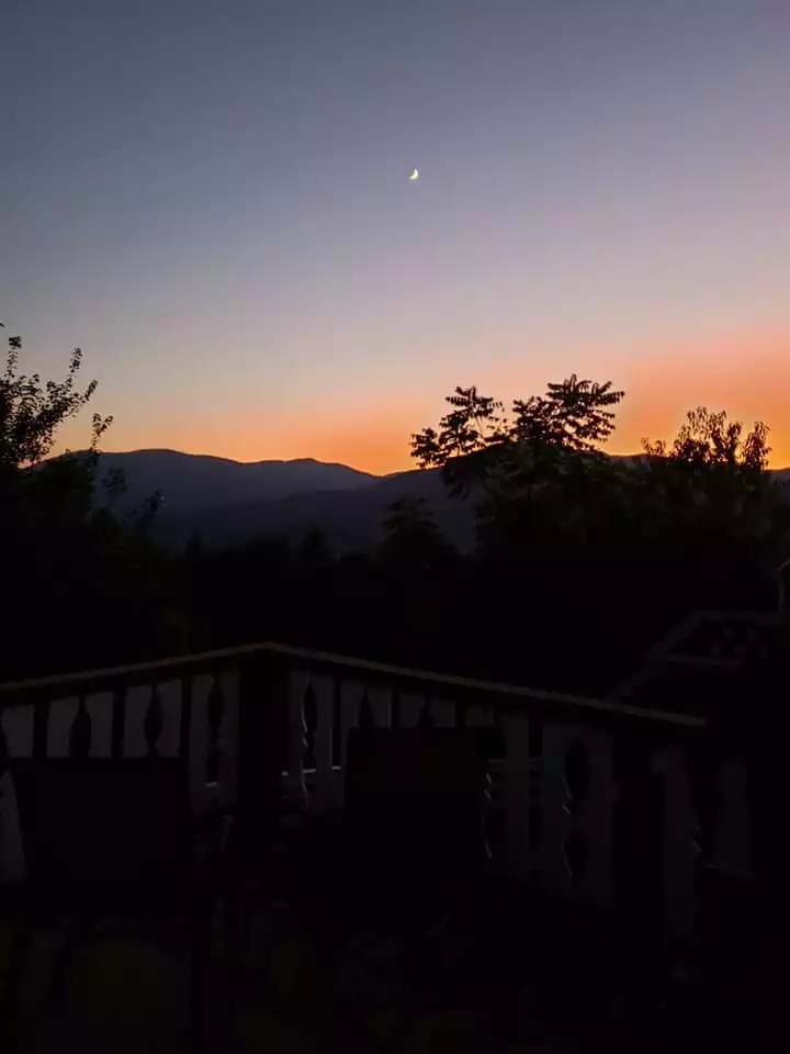 Starry skies begin to emerge at sunset Starry skies begin to emerge at sunset - Leaping Fawn Lodge - Waynesville