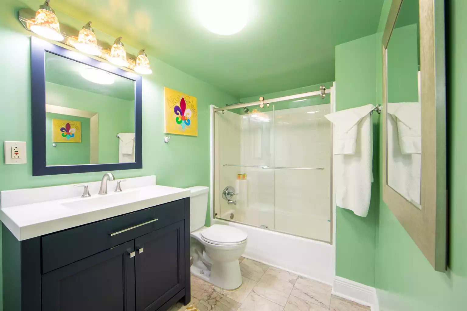 1st full bathroom 1st full bathroom - SuperHost 7yrs Real New Orleans Charm,A+Loc - Bywater