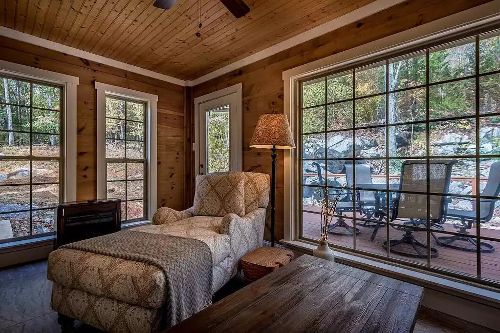 You have a unique view of the enormous boulders from here. You have a unique view of the enormous boulders from here. - Fox View Cottage - Rising Fawn
