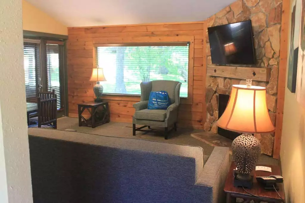 Each unit includes gas fireplace, TV in every room, pull out sleeper sofa, free Wi-Fi, dining room table, vaulted ceilings, central heat and AC with own thermostat. The cabin also provides bath towels, washcloths and pool towels for 6. Each unit includes gas fireplace, TV in every room, pull out sleeper sofa, free Wi-Fi, dining room table, vaulted ceilings, central heat and AC with own thermostat. The cabin also provides bath towels, washcloths and pool towels for 6. - Entire Cabin 3 Wisc Dells 3 Beds(2Bedrooms) 2Baths - Wisconsin Dells