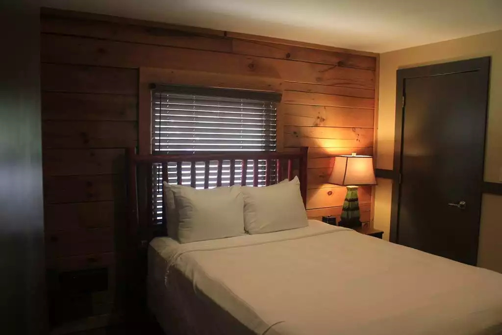 This bedroom contains a queen bed, walk in closet, a safe to protect your valuables, and a TV with cable. This bedroom contains a queen bed, walk in closet, a safe to protect your valuables, and a TV with cable. - Entire Cabin 3 Wisc Dells 3 Beds(2Bedrooms) 2Baths - Wisconsin Dells