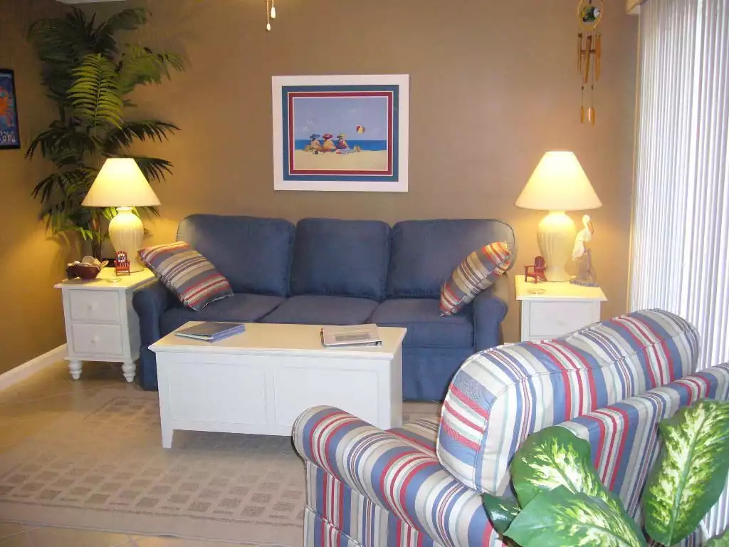 Living Area w/ Queen Sleeper Sofa Living Area w/ Queen Sleeper Sofa - Makai Condominiums - Ocean City