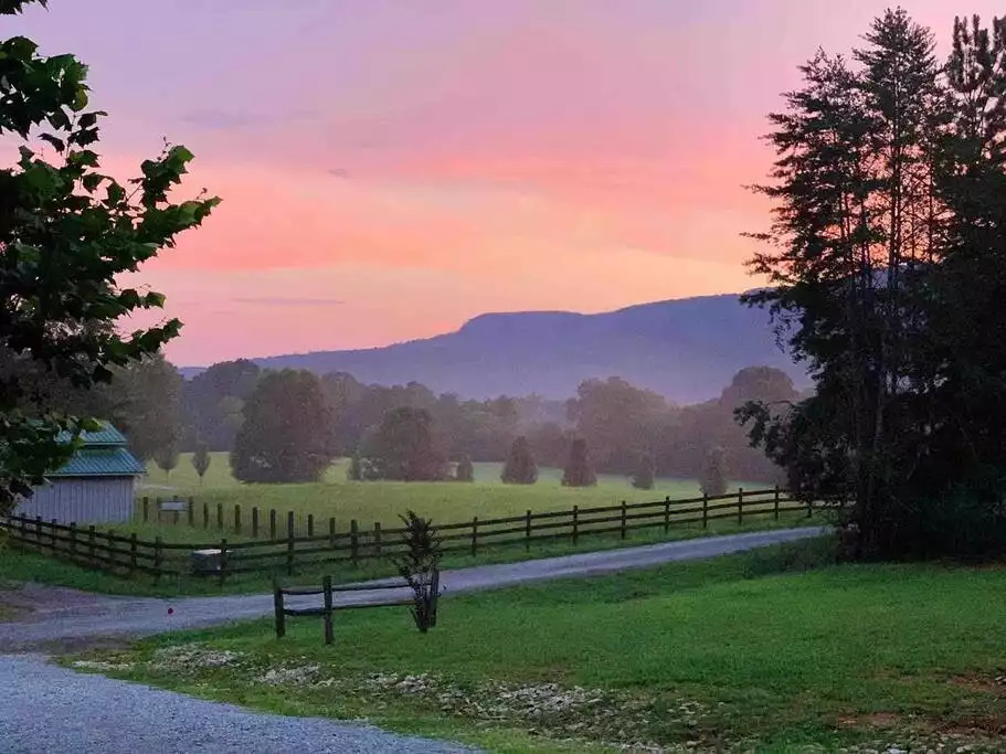 A beautiful sunset captured from our front porch. A beautiful sunset captured from our front porch. - Fox View Cottage - Rising Fawn