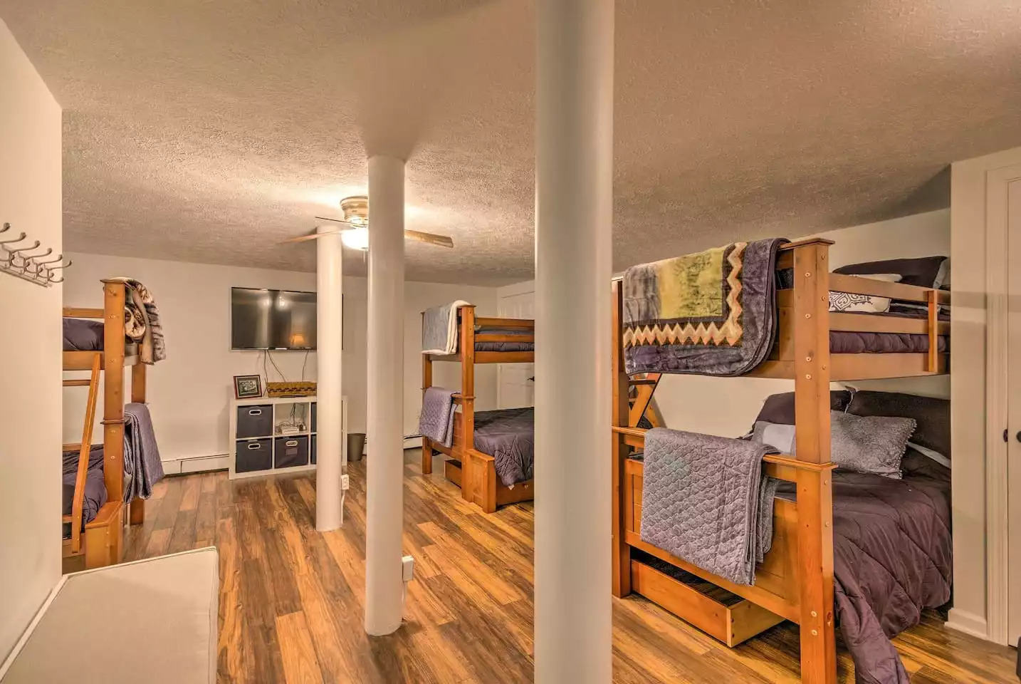 The Bunk Room has 3 bunks with twin-over-full beds. The Bunk Room has 3 bunks with twin-over-full beds. - Leaping Fawn Lodge - Waynesville