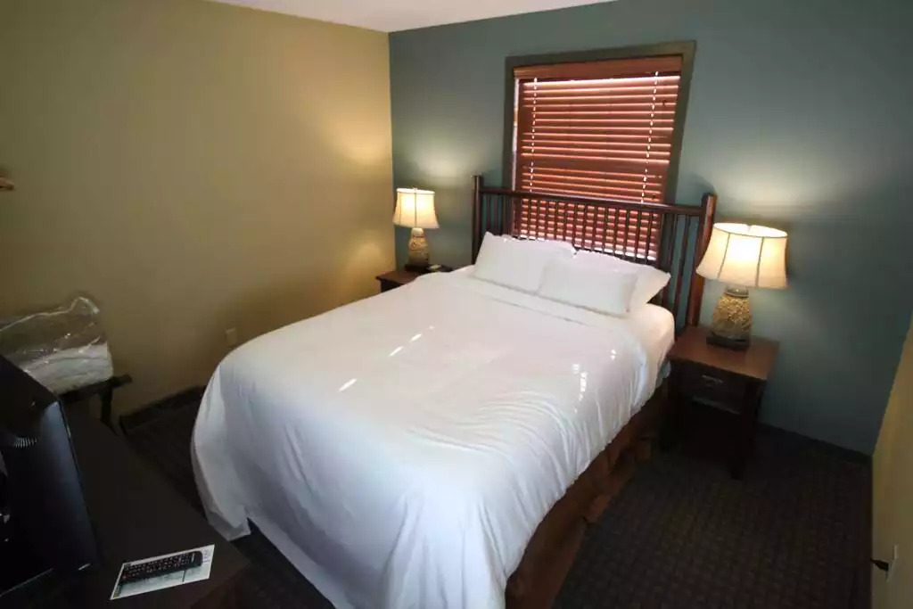 The guest bedroom has a queen bed, two nightstands, a dresser, smart TV and spot to hang up clothes. These beds are the most comfortable beds in the Dells! In our opinion. And the opinion of many of our guests, come stay and find out for yourself The guest bedroom has a queen bed, two nightstands, a dresser, smart TV and spot to hang up clothes. These beds are the most comfortable beds in the Dells! In our opinion. And the opinion of many of our guests, come stay and find out for yourself - Entire Cottage 1 Wisc Dells 2 Bed 1 Bath Sleeps 6 - Wisconsin Dells