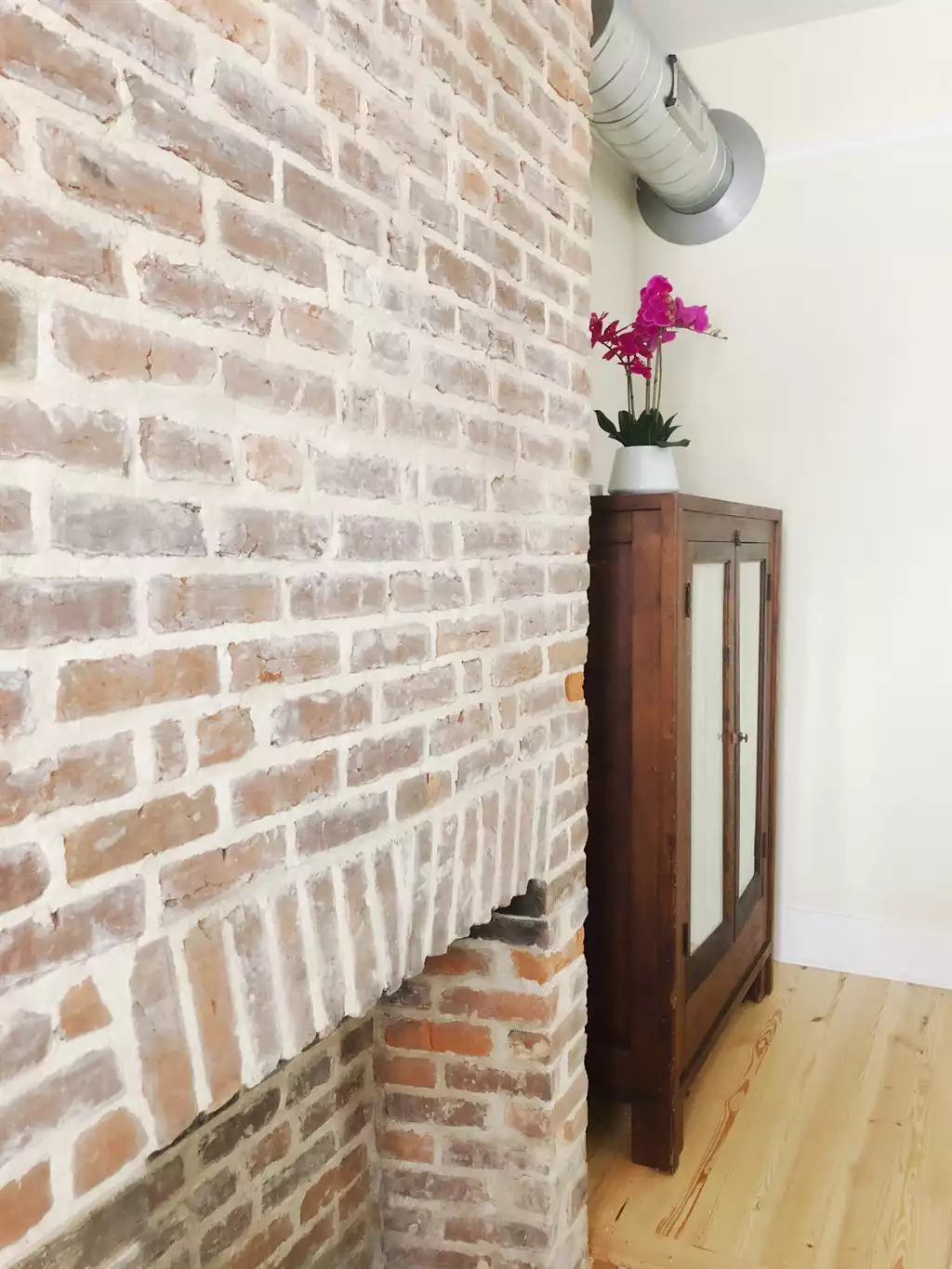 Details: Original bricks and antiques Details: Original bricks and antiques - Ashley House - Charleston