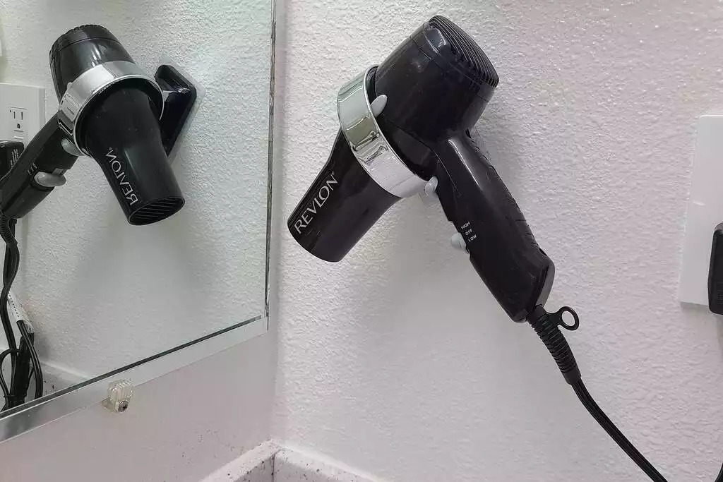 No need to pack your hairdryer! No need to pack your hairdryer! - NEW Unobstructed Lake/Mountain View home, movie rm - Kelseyville