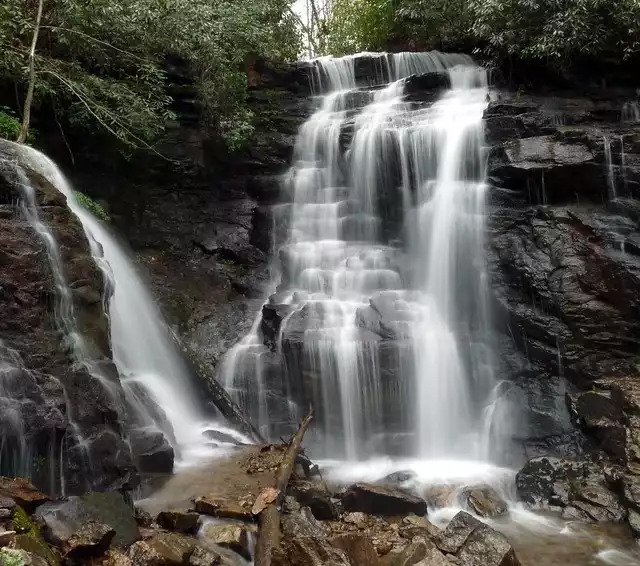 Numerous waterfalls are within a short drive Numerous waterfalls are within a short drive - Leaping Fawn Lodge - Waynesville