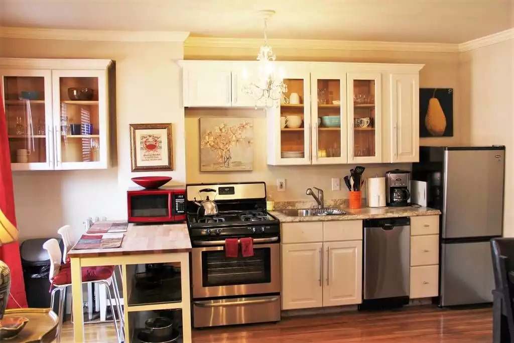 Fully Equipped, Open Galley Kitchen Fully Equipped, Open Galley Kitchen - *Penthouse Duplex* Close to center - Boston