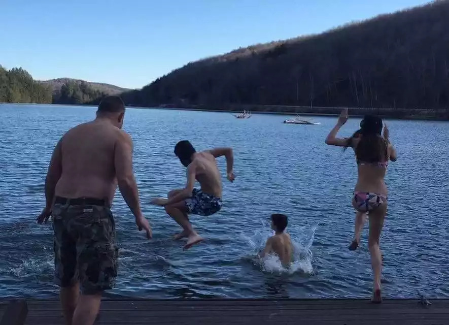 Easter plunge Easter plunge - Vermont Cottage Amherst Lake & Sanctuary - Plymouth