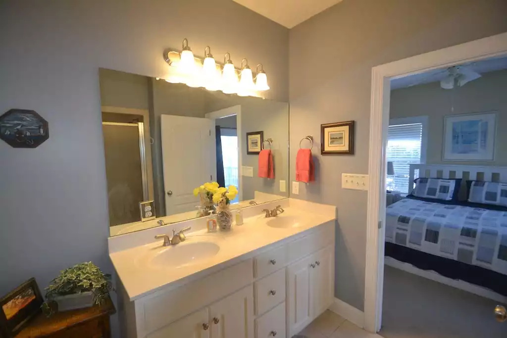 Middle Level Master Bath Middle Level Master Bath - PharmaSea - Surf City