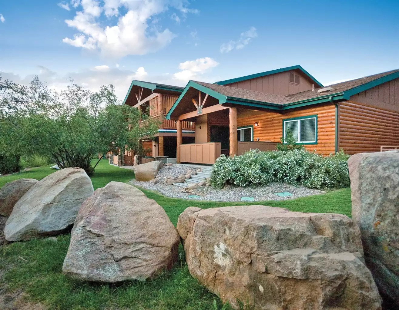 Exterior View Exterior View - Estes Park Resort 2bdr Queen - Estes Park