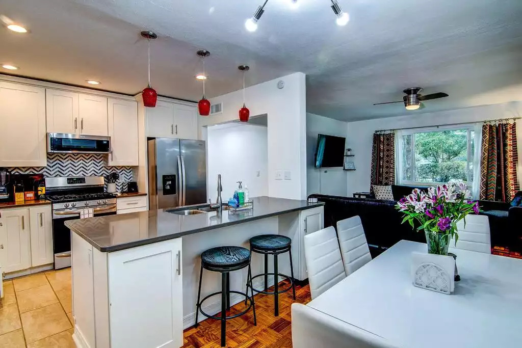 Blue Bungalow near downtown GNV - Gainesville Blue Bungalow near downtown GNV - Gainesville