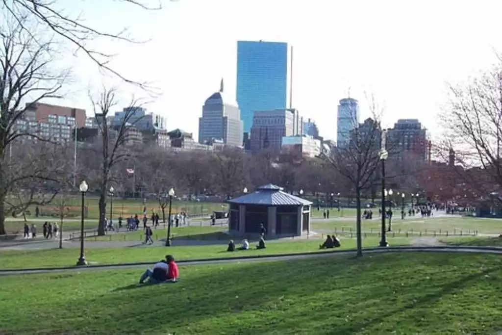 Boston Common. Oldest public park in the USA. Boston Common. Oldest public park in the USA. - *Penthouse Duplex* Close to center - Boston
