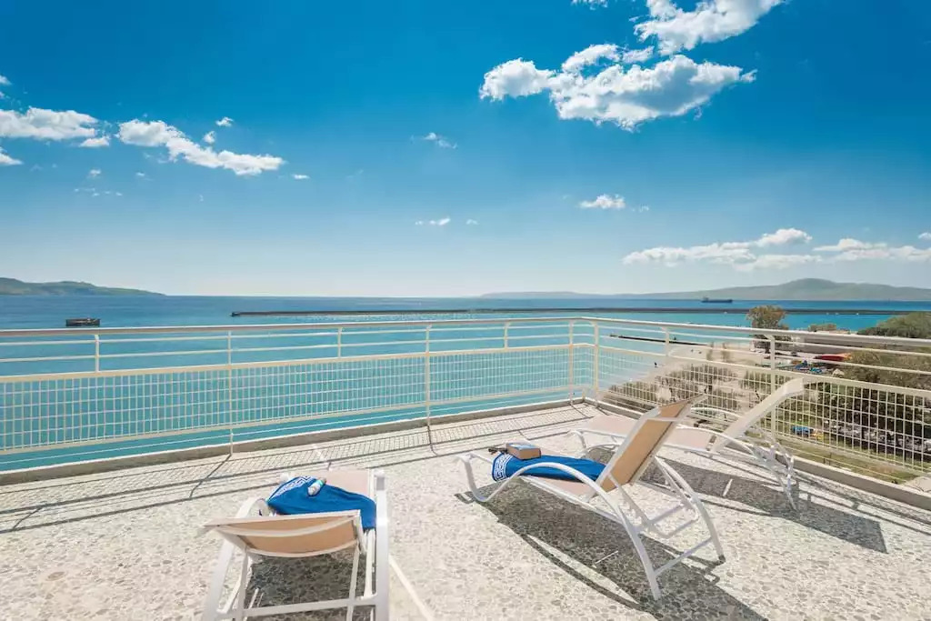 Three deck chairs on the best private spot you can get in the city of Kalamata Three deck chairs on the best private spot you can get in the city of Kalamata - Seafront Penthouse / LEO - Kalamata