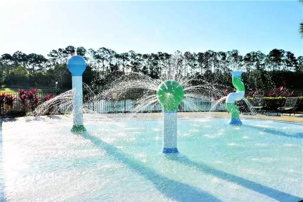 Splash pad for the kiddos Splash pad for the kiddos - Immersive Themes* Outdoor Pool & Movie* 5mi Disney - Kissimmee