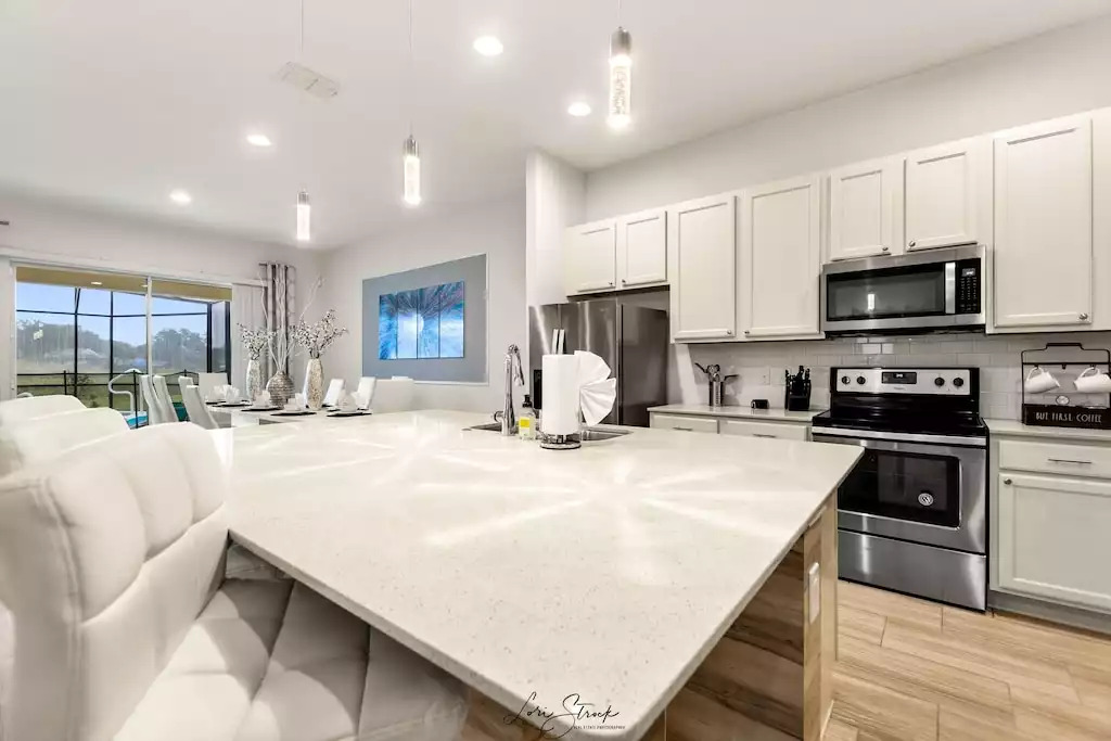 Huge Island in the Kitchen! Two refrigerators, two dishwashers! Huge Island in the Kitchen! Two refrigerators, two dishwashers! - Splendid Solterra - Davenport