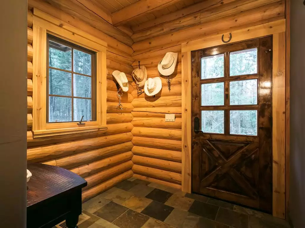 Hang up your hat in the slate entry Hang up your hat in the slate entry - Gold Creek Cabin - Volcano