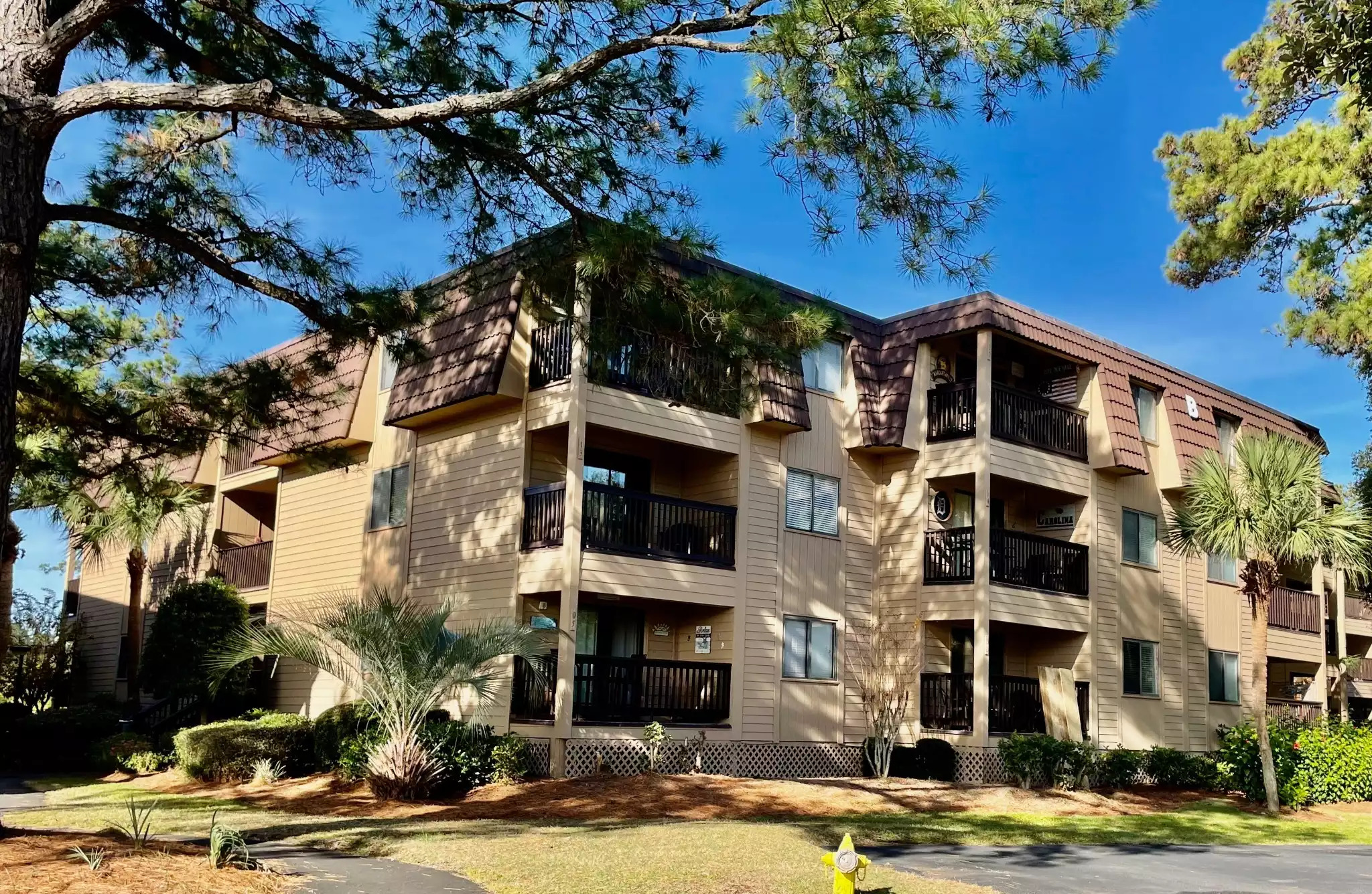 The villa building is in a small 24-unit building in a quiet area of Hilton Head Beach and Tennis Resort near a lagoon. The villa building is in a small 24-unit building in a quiet area of Hilton Head Beach and Tennis Resort near a lagoon. - HHI TIDE 21, Family Vacation Rental, HHB&T Resort - Hilton Head Island
