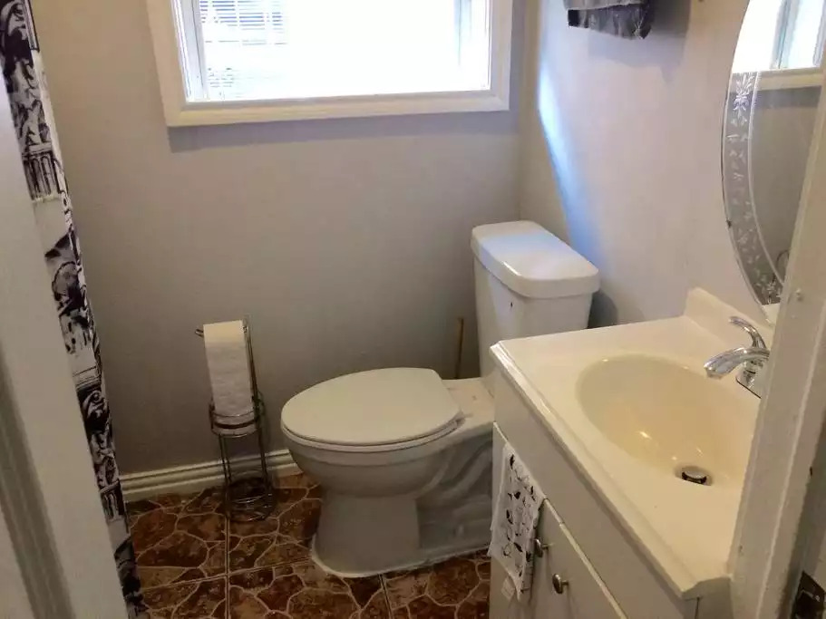 Second shared bathroom Second shared bathroom - Room #1 | Comfy Bed Near Bishop Arts - Dallas