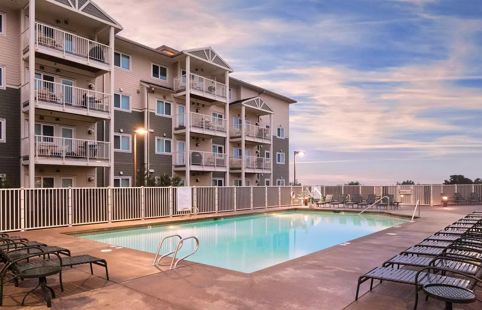 Pools & Hot Tubs Pools & Hot Tubs - Long Beach Resort 2bdr Twin - Long Beach