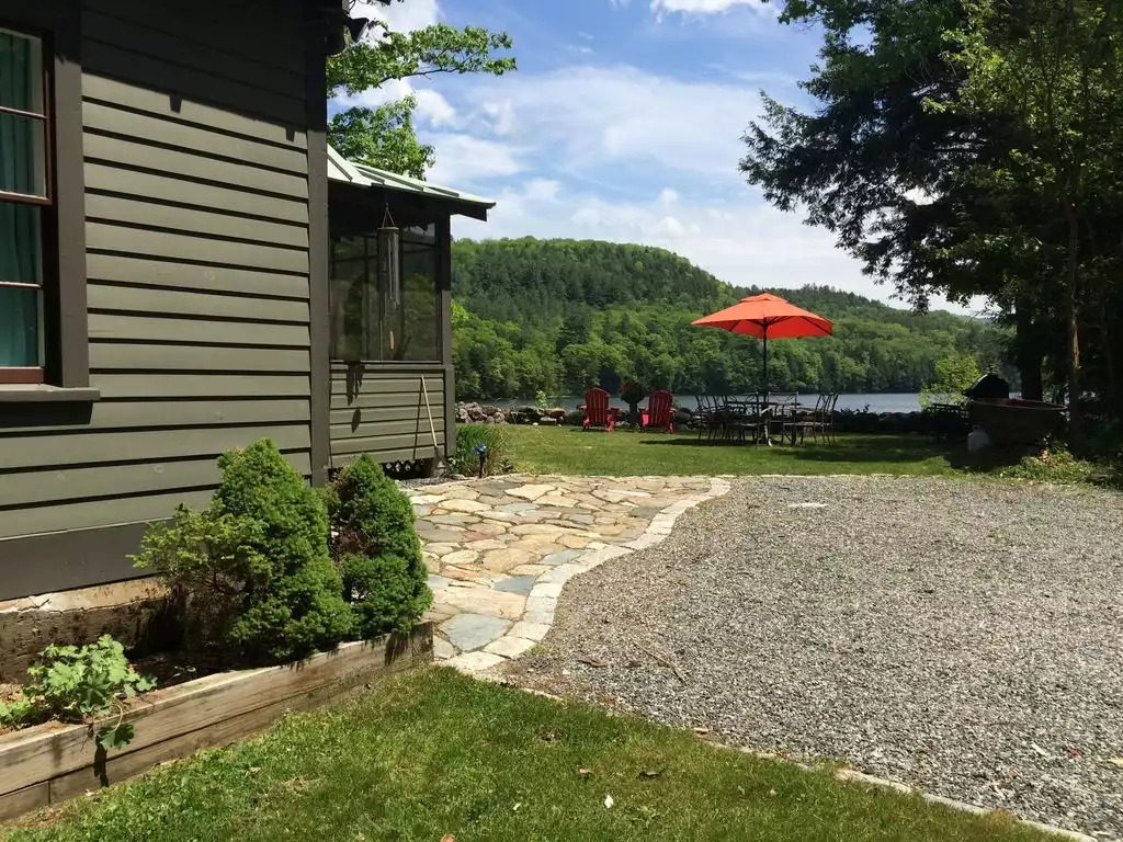 How the cottage is situated at head of lake. How the cottage is situated at head of lake. - Vermont Cottage Amherst Lake & Sanctuary - Plymouth