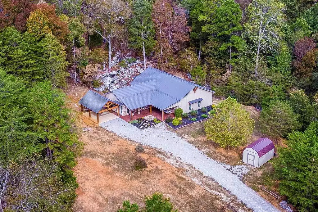 You have neighbors but you can't actually see them from the property. Very private. You have neighbors but you can't actually see them from the property. Very private. - Fox View Cottage - Rising Fawn