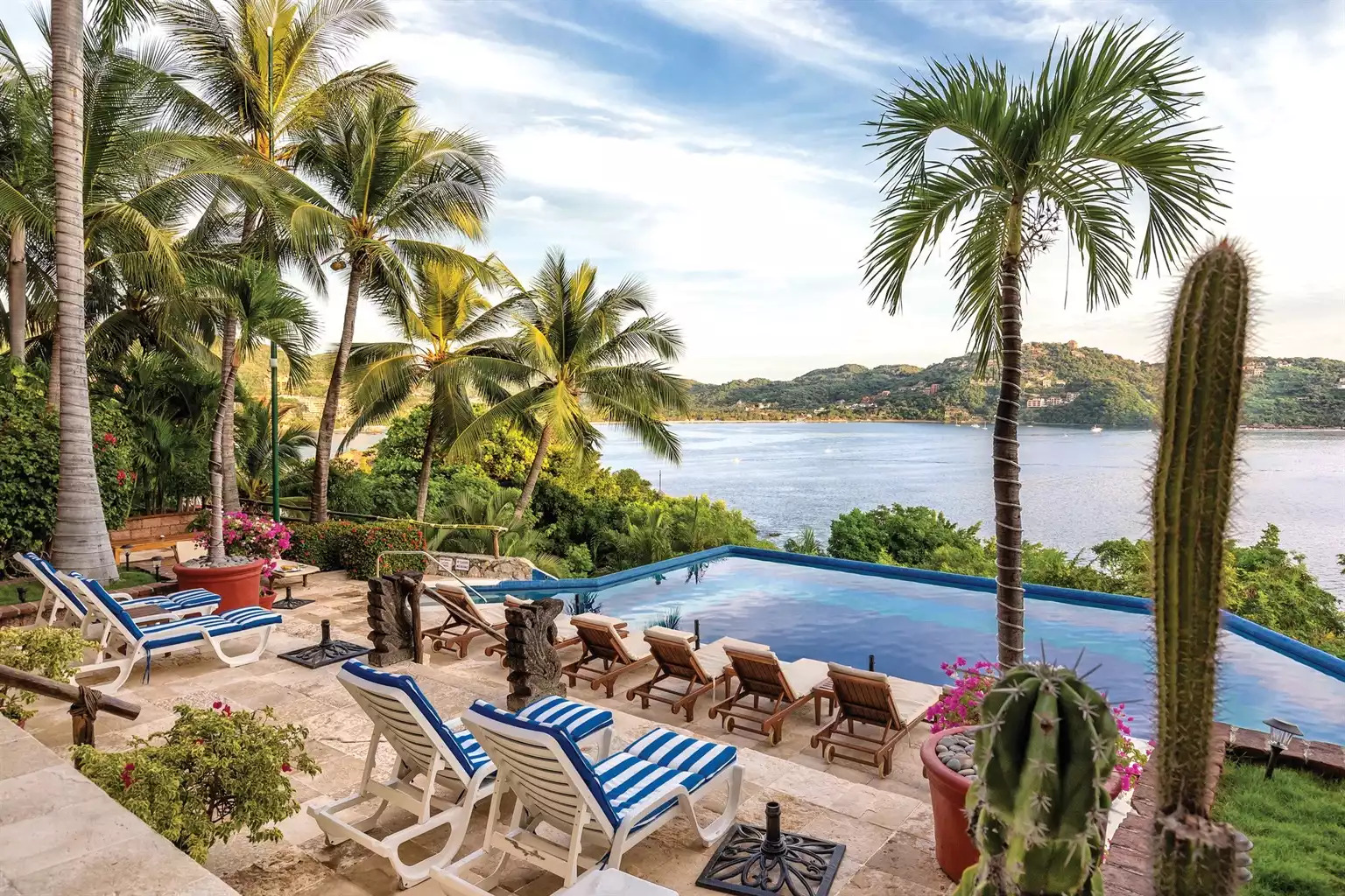Overlooking Pool Overlooking Pool - Zihuatanejo Resort Studio #B - Zihuatanejo