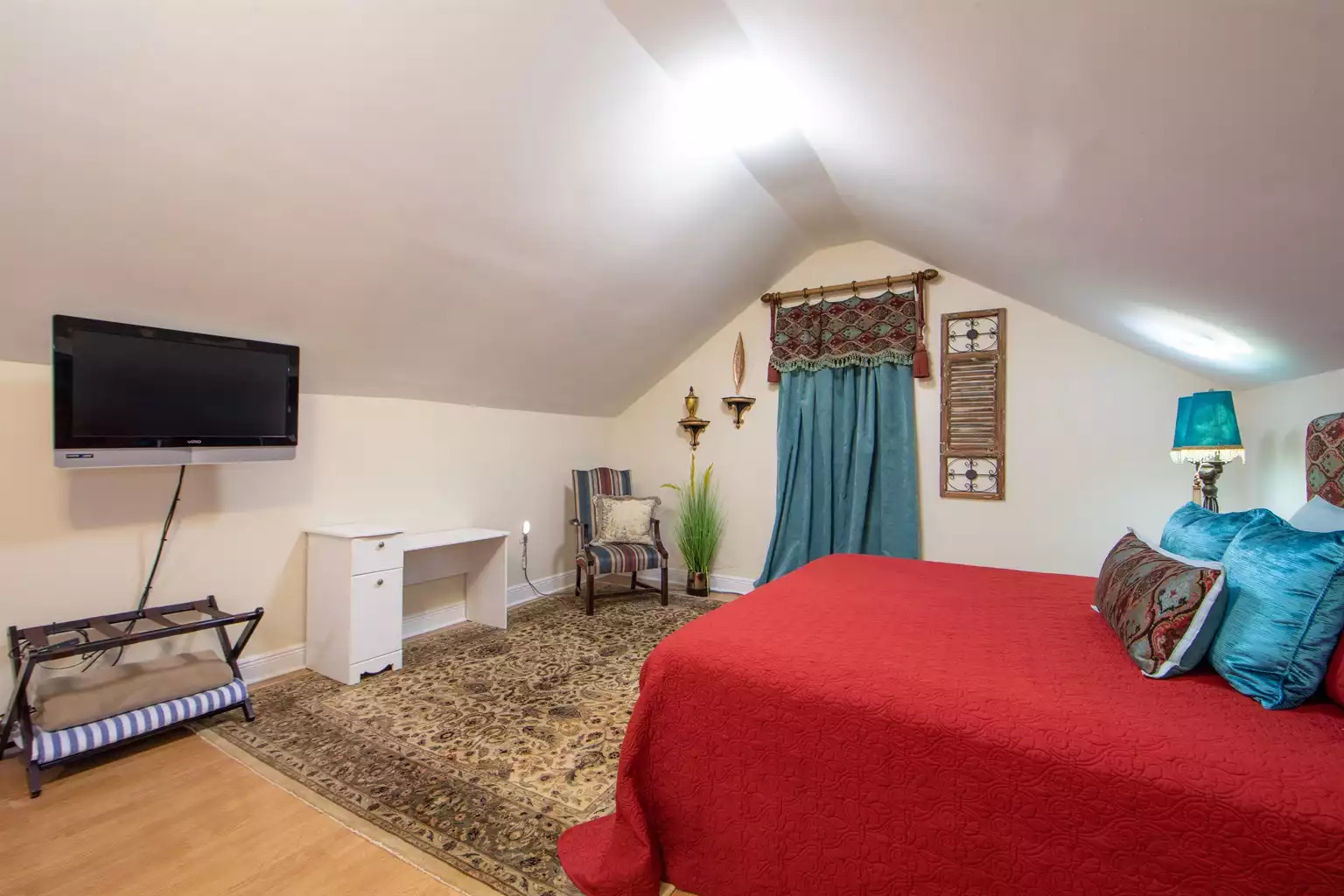 3rd bedroom with king bed 3rd bedroom with king bed - SuperHost 7yrs Real New Orleans Charm,A+Loc - Bywater