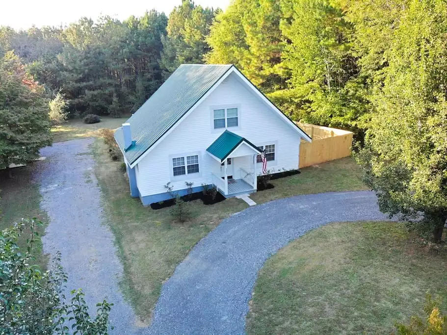 NEW! Circular driveway out front for easy boat parking. NEW! Circular driveway out front for easy boat parking. - Modern TN Farmhouse at Lake Chickamauga w/ WiFi - Decatur