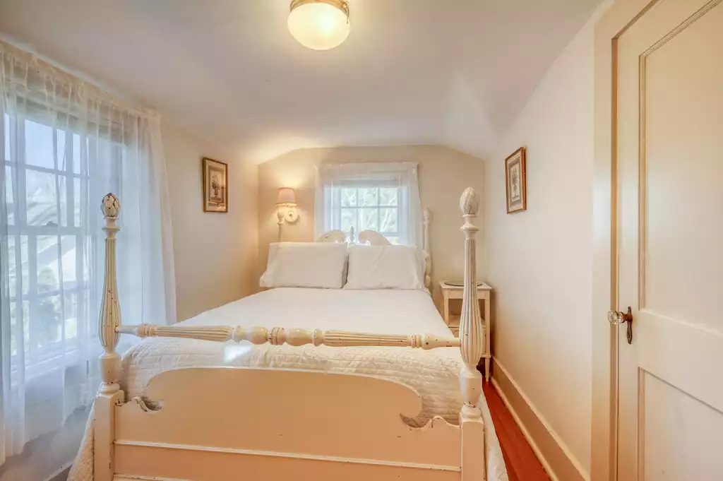 William Martin Room - Bedroom 8 William Martin Room - Bedroom 8 - Captain Morse House - Edgartown