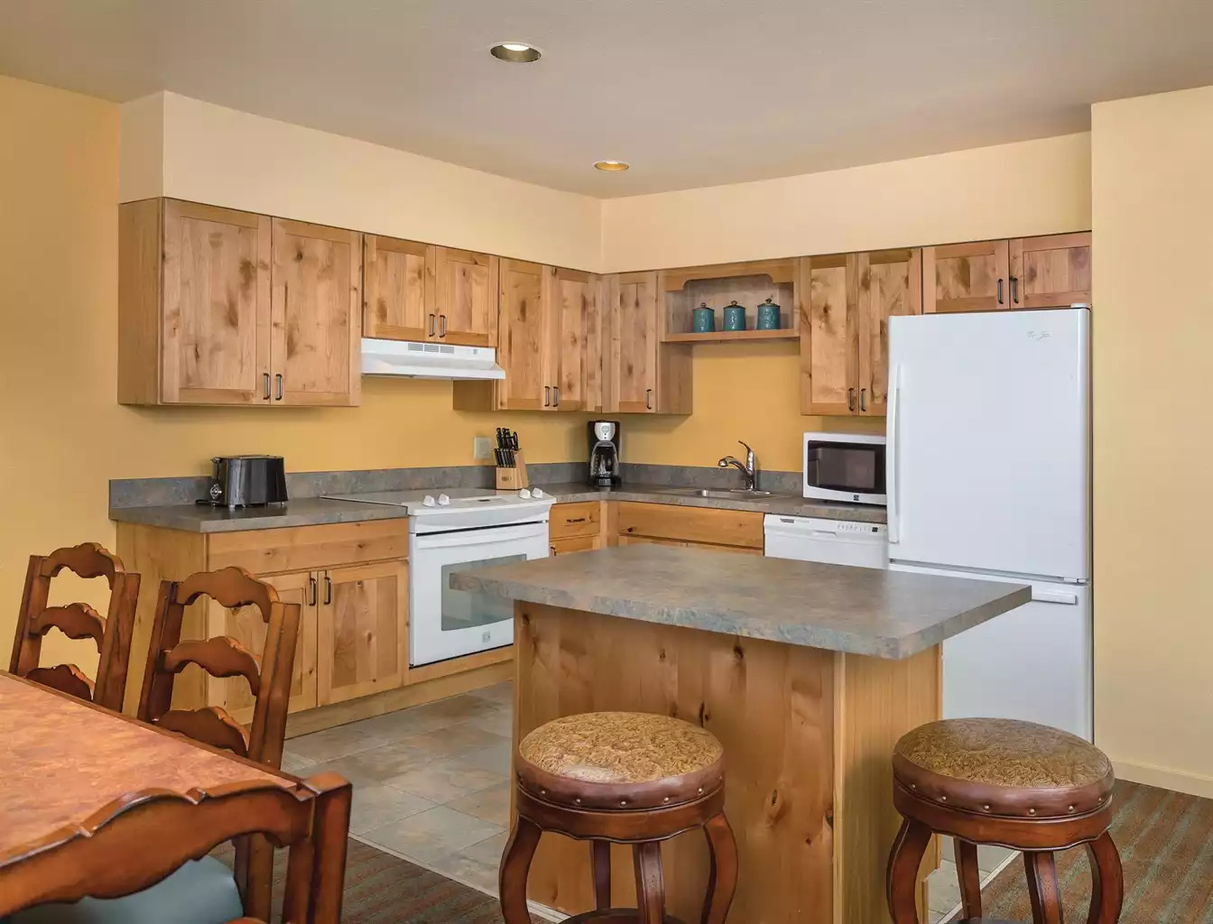 Kitchen Kitchen - Running Y Resort 3bdr - Klamath Falls