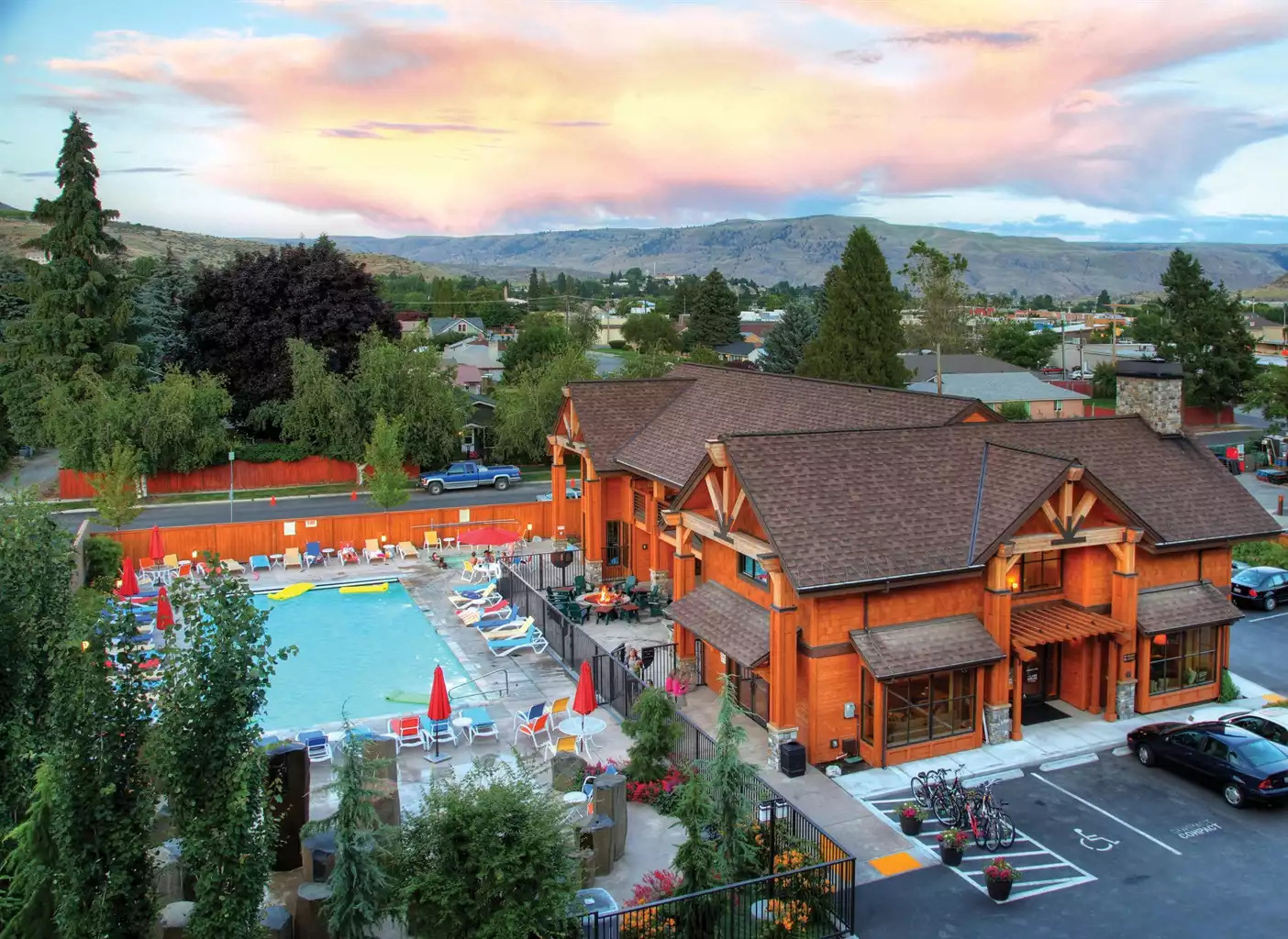 Exterior View Exterior View - Lake House Resort 1bdr Deluxe - Chelan