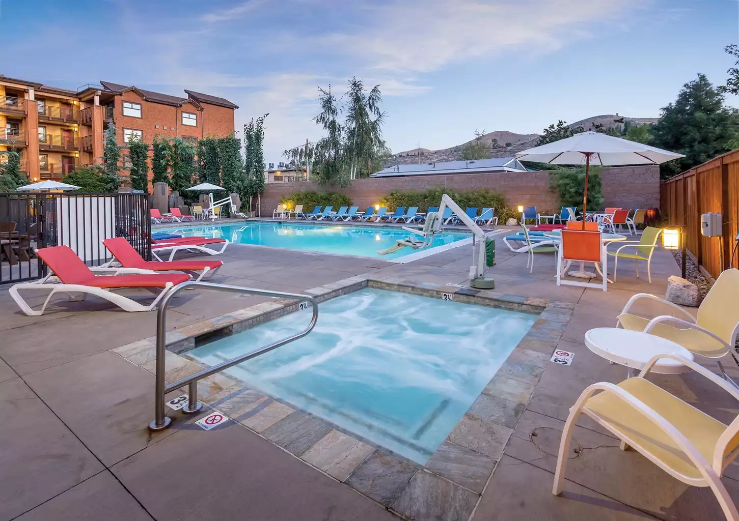 Pools & Hot Tubs Pools & Hot Tubs - Lake House Resort 1bdr Deluxe - Chelan