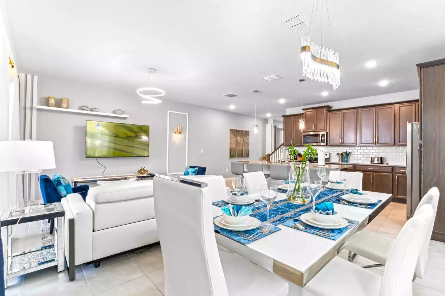 New modern and professionally decorated dining area. New modern and professionally decorated dining area. - Luxury Vacation Home Minutes From Disney World - Kissimmee