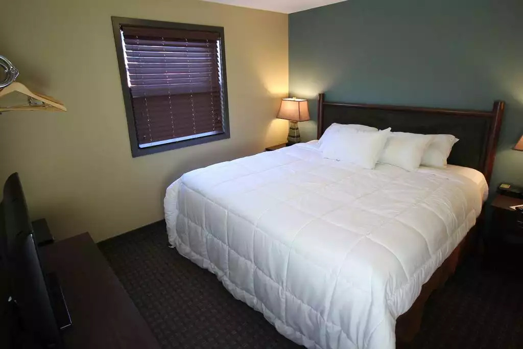 Master bedroom contains king bed, with linens included. Our guests often comment on these beds being the most comfortable they have ever slept in! We agree! Book now and try them out for yourselves! Master bedroom contains king bed, with linens included. Our guests often comment on these beds being the most comfortable they have ever slept in! We agree! Book now and try them out for yourselves! - Entire Cottage 1 Wisc Dells 2 Bed 1 Bath Sleeps 6 - Wisconsin Dells