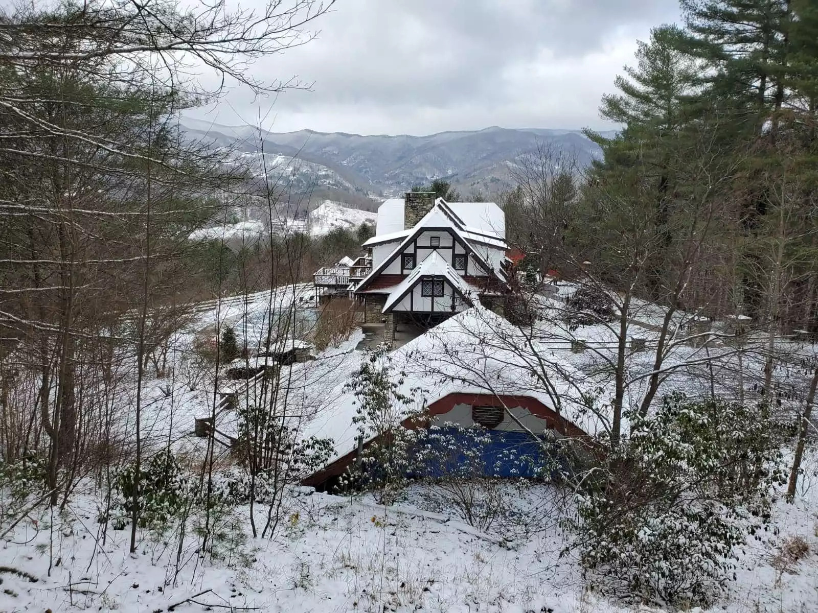 First snowfall, 2021 First snowfall, 2021 - Leaping Fawn Lodge - Waynesville