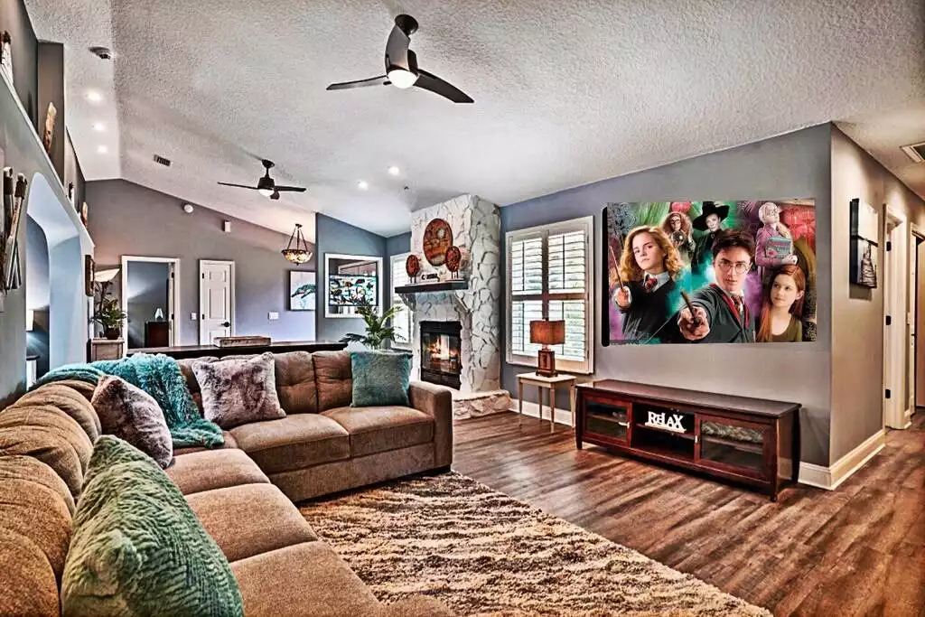 Living room with 70" Samsung UHD Crystal TV Living room with 70" Samsung UHD Crystal TV - Heated Saltwater Pool*Harry Potter*Fire Pit*BBQ*EV - St. Augustine