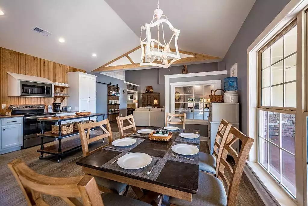 Open concept living at its best. Light, bright, airy. Open concept living at its best. Light, bright, airy. - Fox View Cottage - Rising Fawn