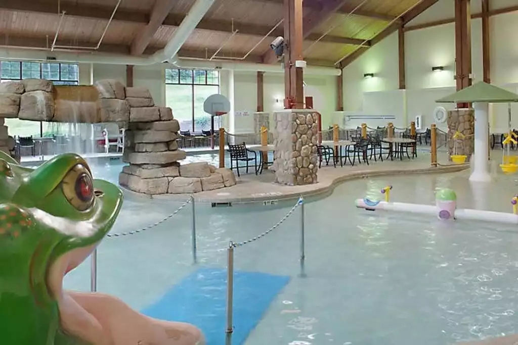 There are 2 sides to the indoor pool open year round. there are also 4 other outdoor pools open in season. There are 2 sides to the indoor pool open year round. there are also 4 other outdoor pools open in season. - Entire Cottage 1 Wisc Dells 2 Bed 1 Bath Sleeps 6 - Wisconsin Dells